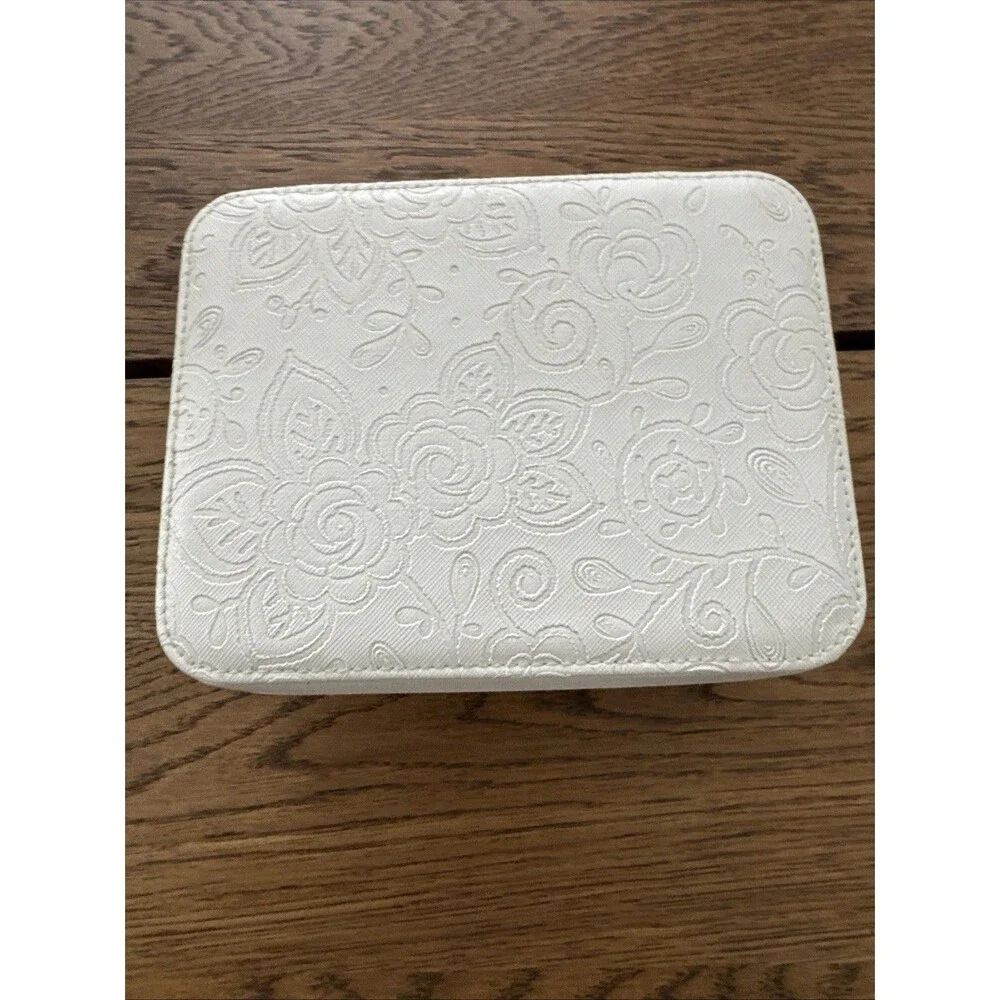 Pandora White Travel Jewelry Box Embossed Floral Gold Zipper Gray Lining